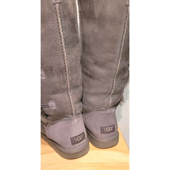 UGG Bailey Triplet Button Women Sheepskin Shearling Sherpa Boots Grey Women sz 9 - Picture 6 of 11